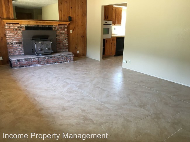 Building Photo - 3 br, 3 bath House - 2913 Pinon Street