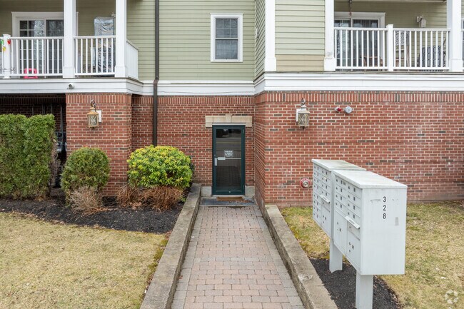 Entrance - 322-326 Copeland St