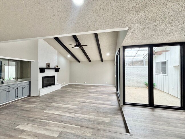 Building Photo - 5202 Metcalf-