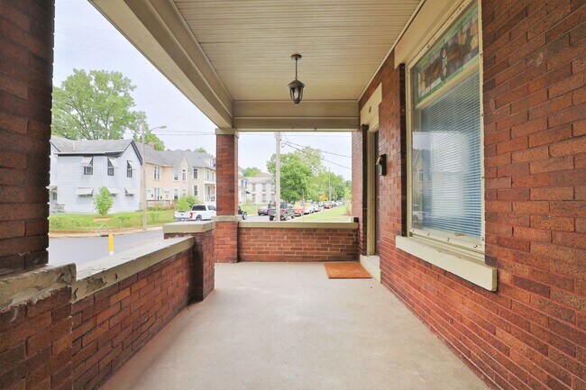 Foto del edificio - 4 Bedroom , 2 Bath Newly Renovated house - Right off of High St