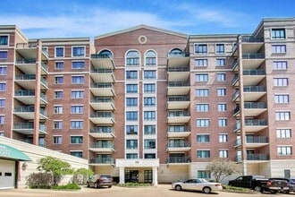 Building Photo - 750 Pearson St