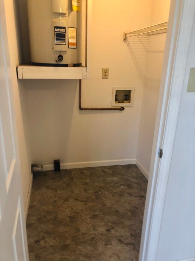 Walk in laundry room with full size washer dryer hookups in the apartment. - 1001 Danwood Ln