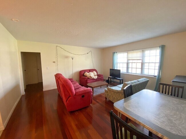 Building Photo - 38 Lake Shore Terrace
