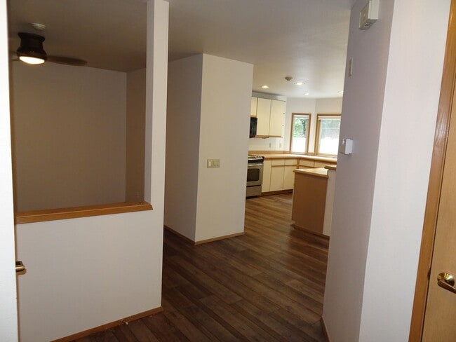 Building Photo - Charming 2-Bedroom Condo in the Heart of R...