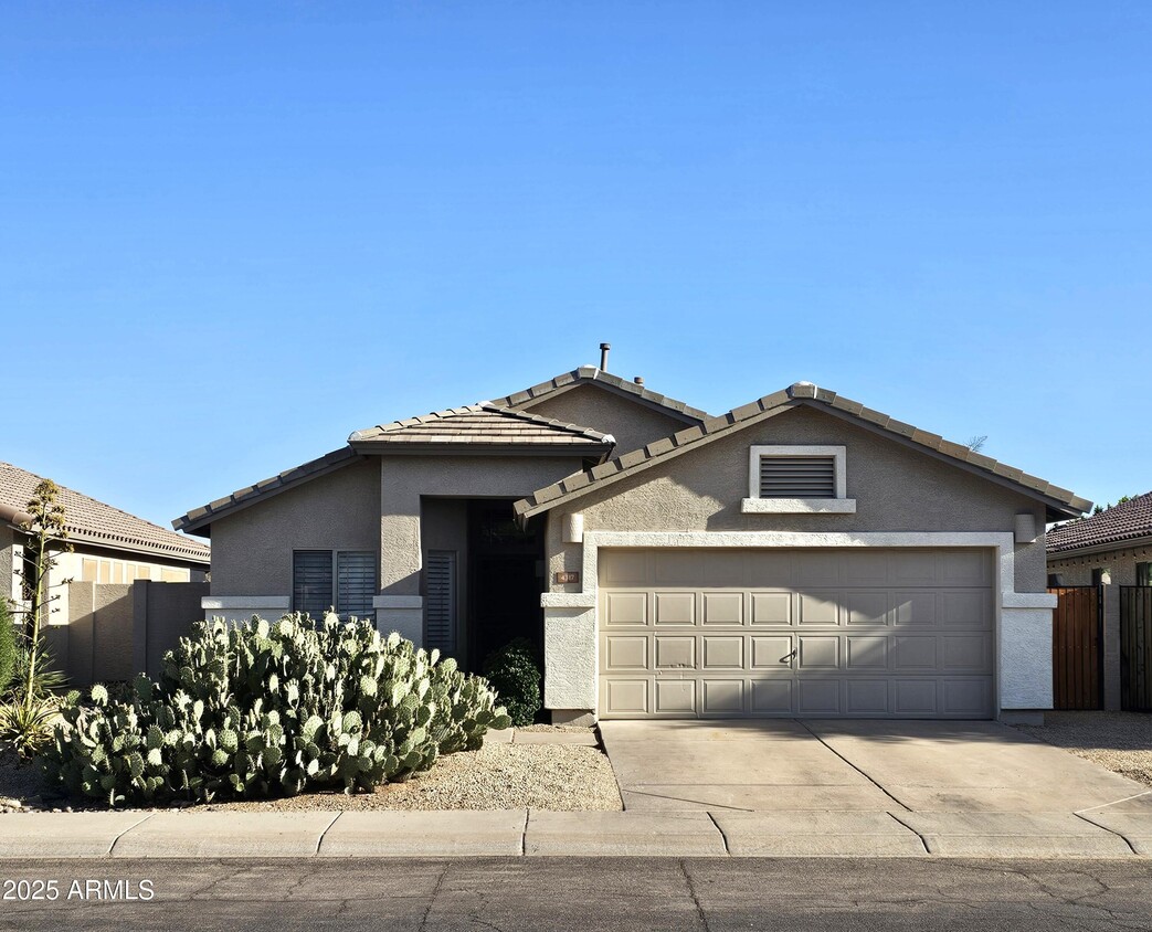 Primary Photo - 4317 E Rowel Rd