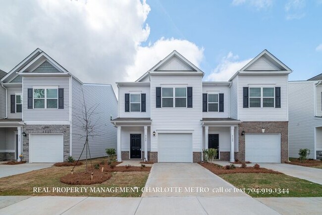 Building Photo - Modern 3BR Townhome Near Uptown