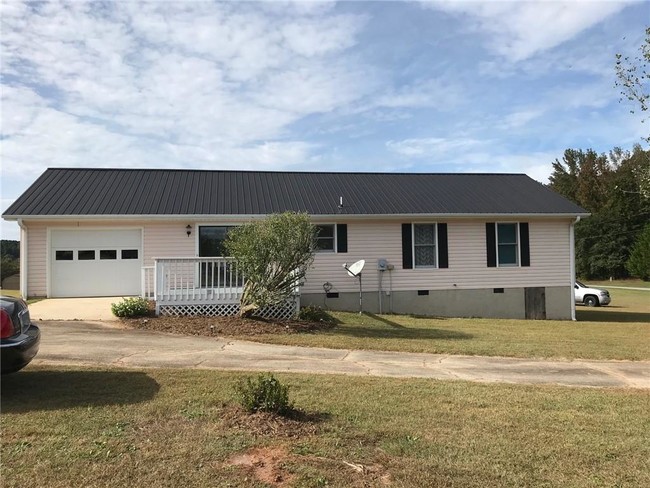 Building Photo - 131 Lake Dr