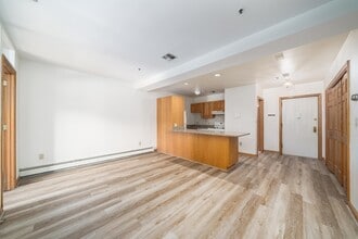 Building Photo - 72 Park Ave