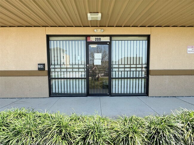 Foto del edificio - 12317 Bellaire Blvd