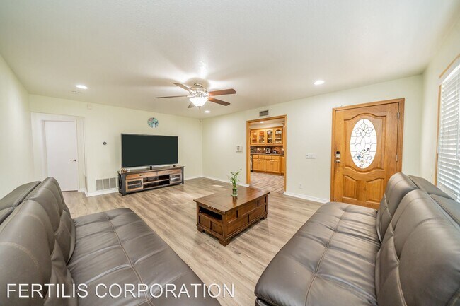 Building Photo - 3 br, 2 bath House - 7955 Cambridge Ave