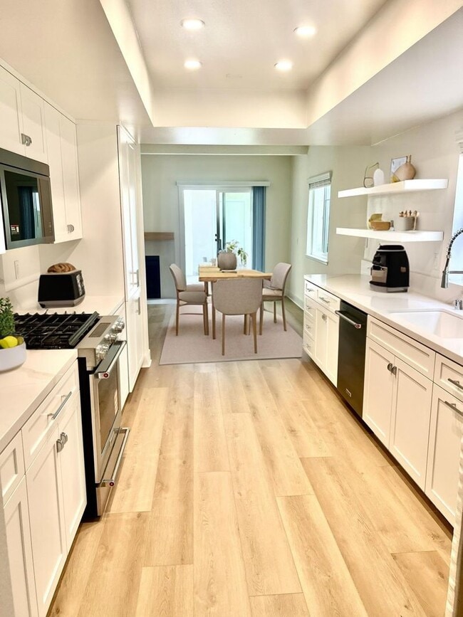 Building Photo - 204 18th St