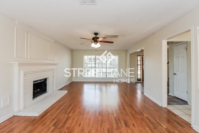 Building Photo - 4 Bedroom 2.5 Bath Home For rent