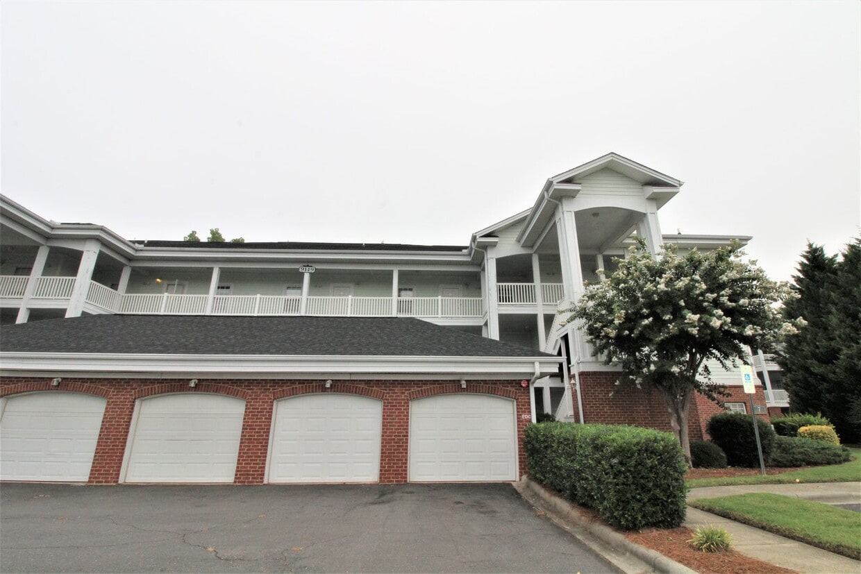 9173 Meadow Vista Rd, Charlotte, NC 28213 Condo for Rent in Charlotte