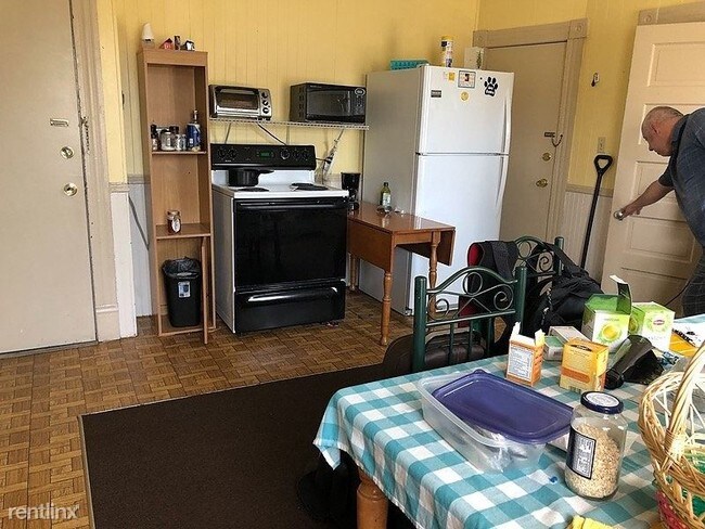 Foto del edificio - 1 br, 1 bath Apartment - 13 Dwight Street