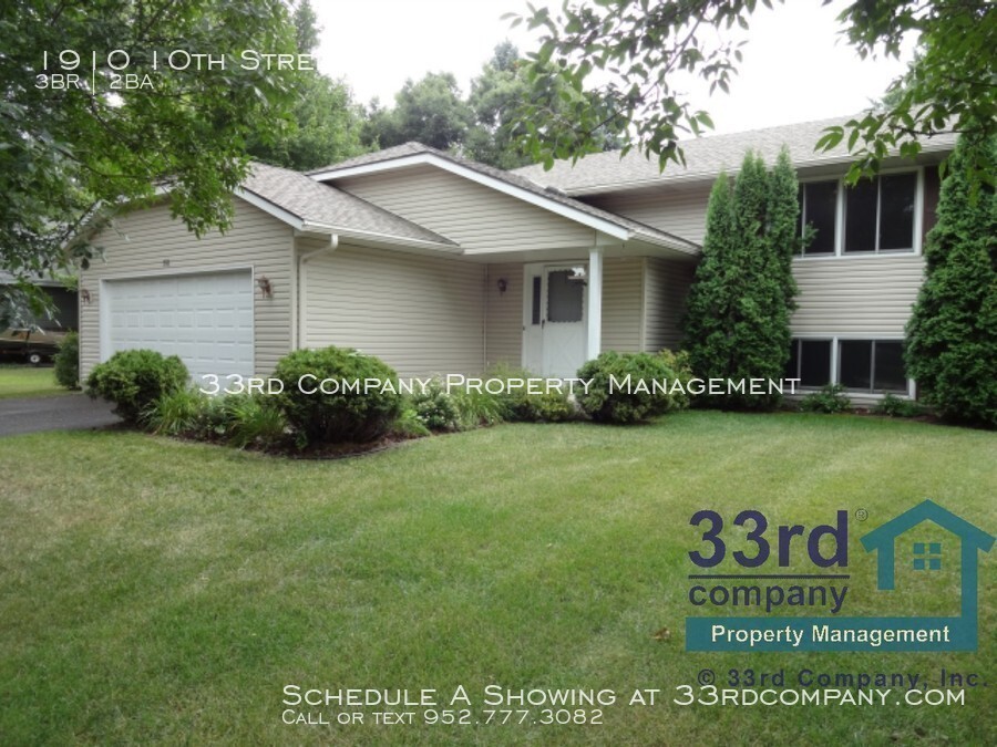 Foto principal - White Bear Lake Home with Fenced Yard!