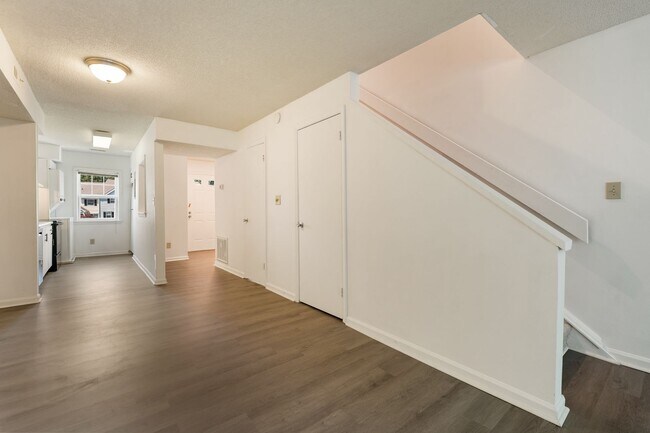 Foto del edificio - Updated 2BR/2.5BA in Fantastic Chapel Hill Location! Convenient to I-40!