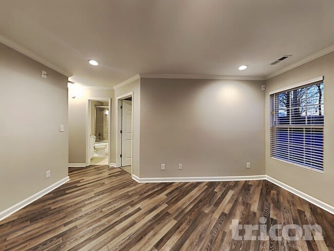 Building Photo - 254 Riverrun Dr