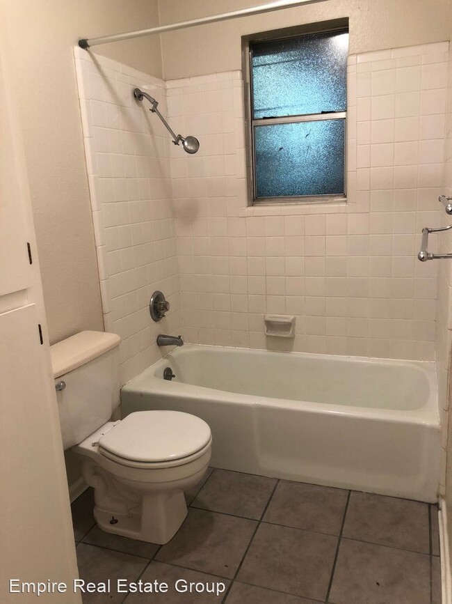Building Photo - 2 br, 1 bath House - 727 W. Silver