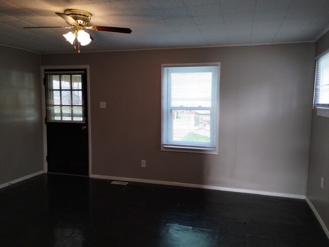 Building Photo - 83 Miller Ave