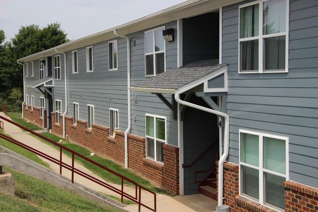 Building Photo - Laurel Woods Apartments