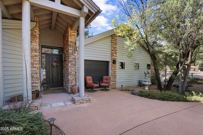 Building Photo - 2609 E Pine Island Ln