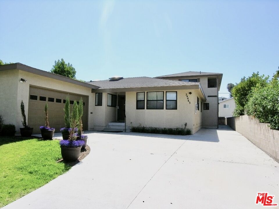 Foto principal - 24443 Ward St