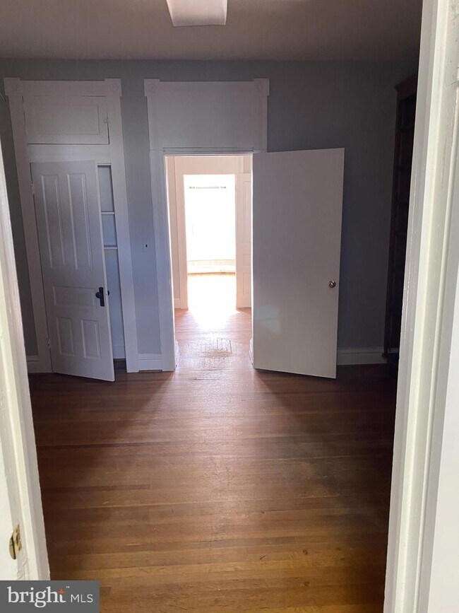 Building Photo - 125 E Main St