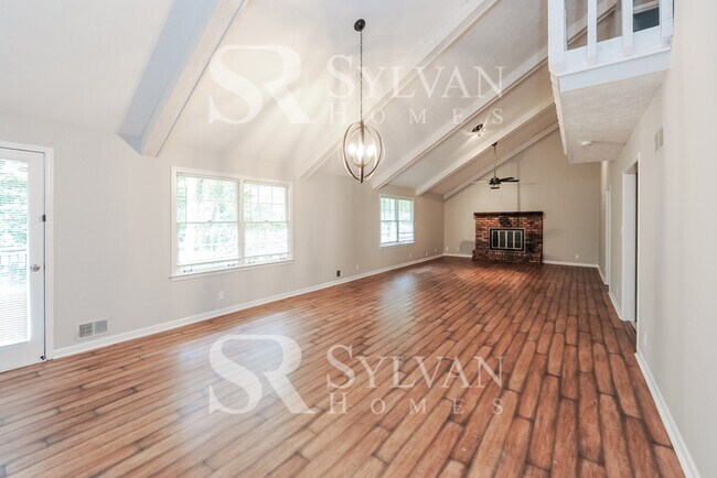 Foto del edificio - Welcome home to this 4 bedroom, 2 bathroom home