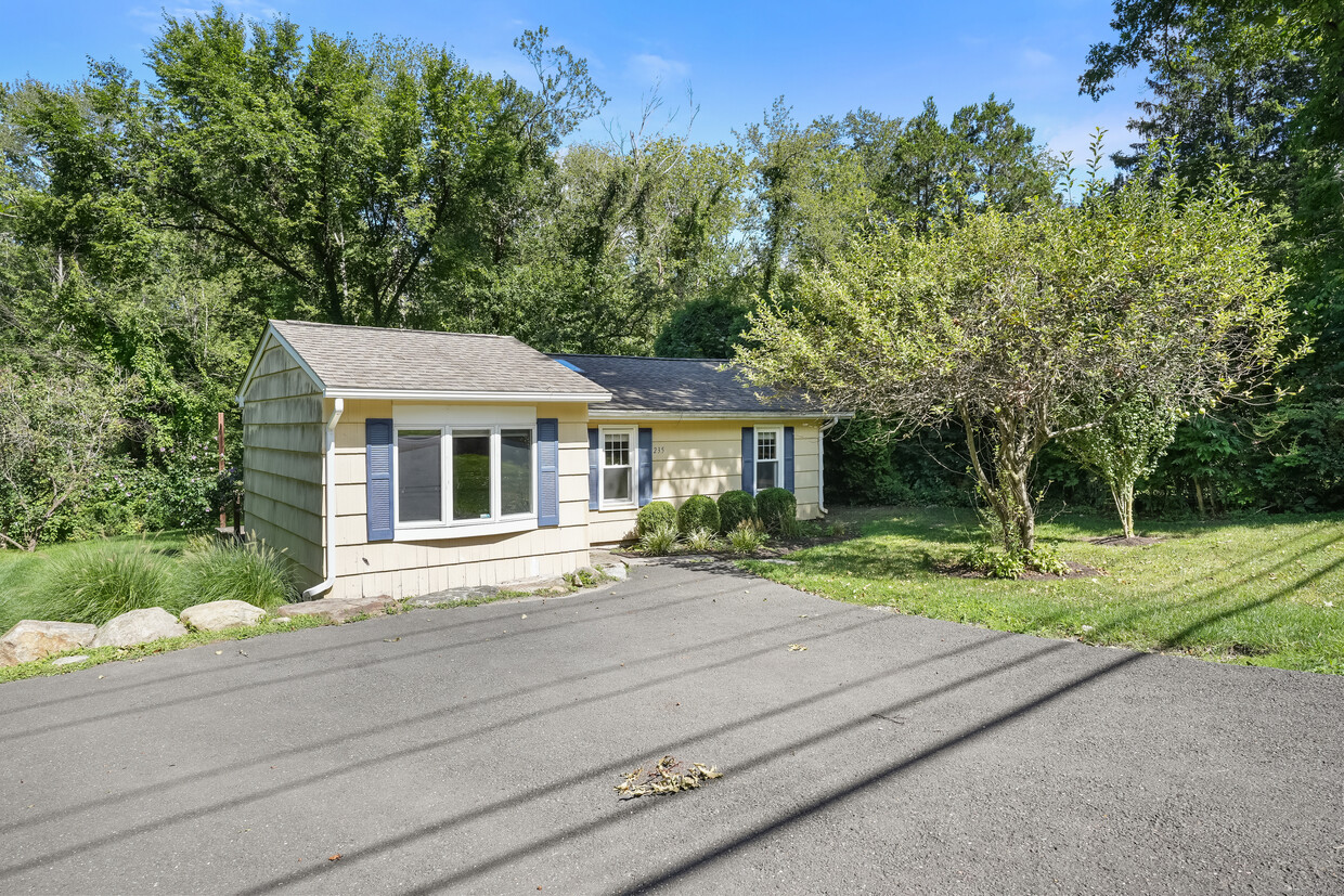 Primary Photo - 235 Stadley Rough Rd