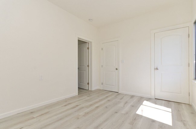 Foto del edificio - 4707-4711 S Figueroa St
