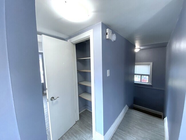 Building Photo - 485 Fennell Ave E