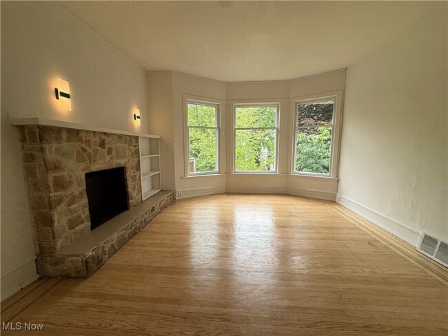 Building Photo - 1429 W 107th St