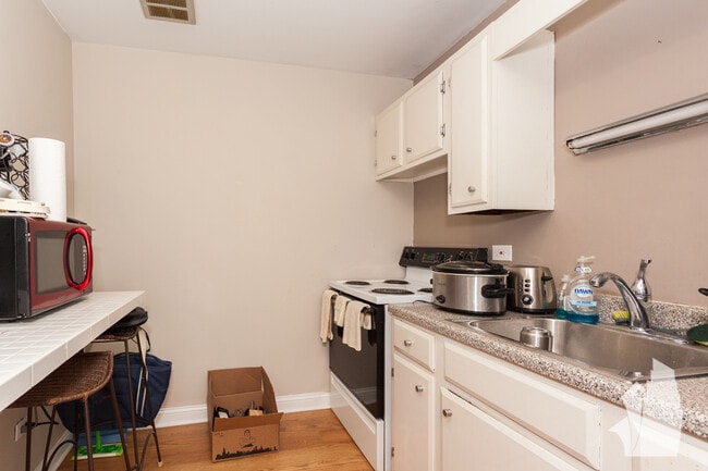 Building Photo - 607 W Wrightwood Ave
