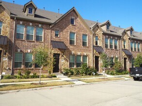 Building Photo - 2407 Klamath Dr