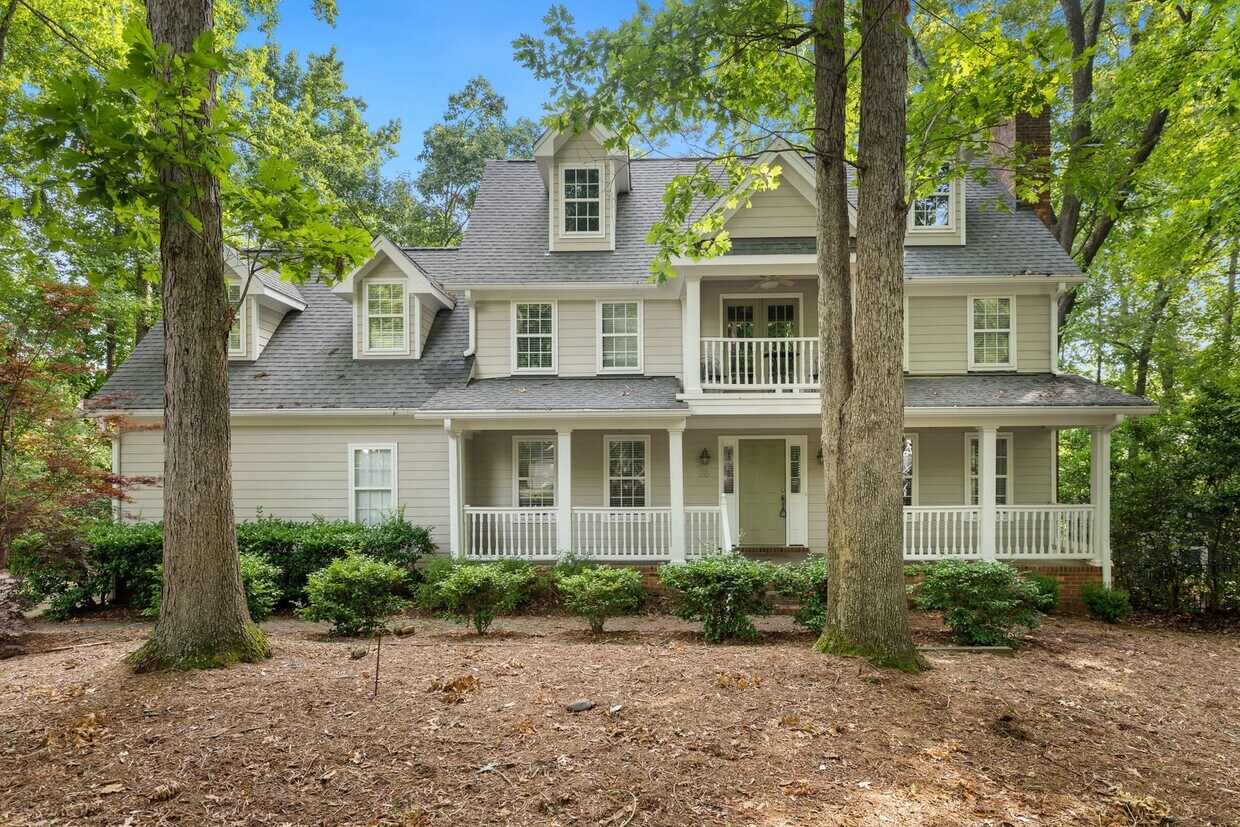 Foto principal - 3 bed, 3.5 bath with expansive deck and fe...