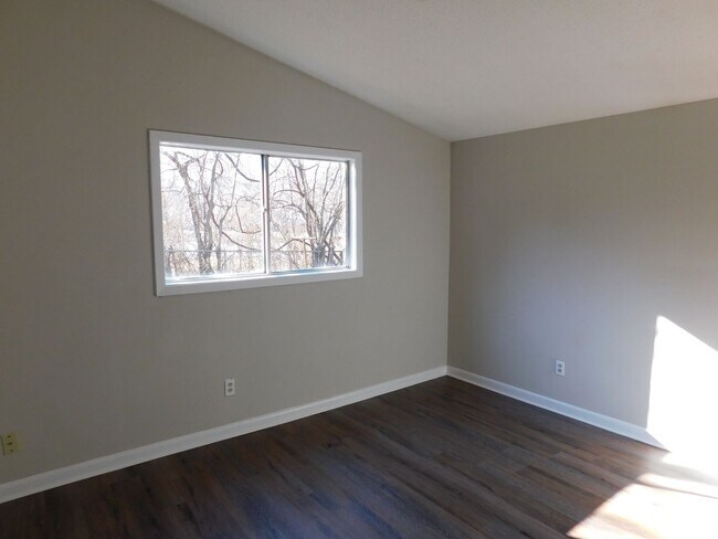 Building Photo - 6600 Embassy Cir