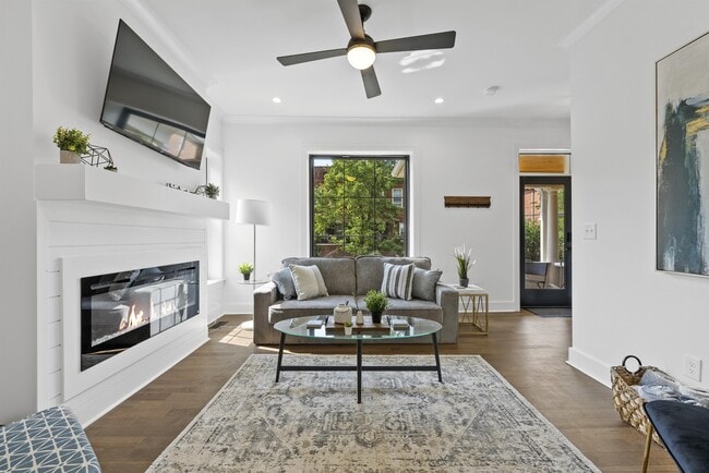 Foto del edificio - 196 W 6th Ave