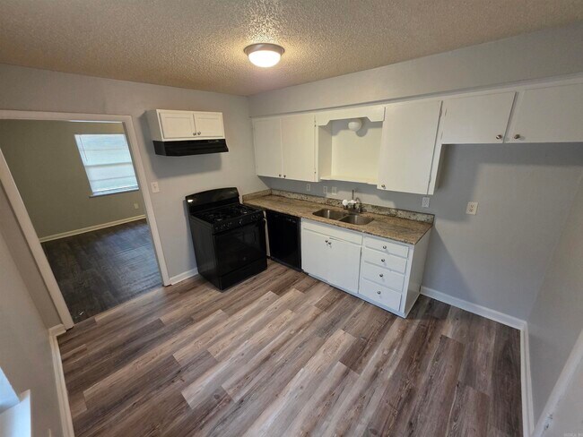 Foto del edificio - 9110 Woodford Dr