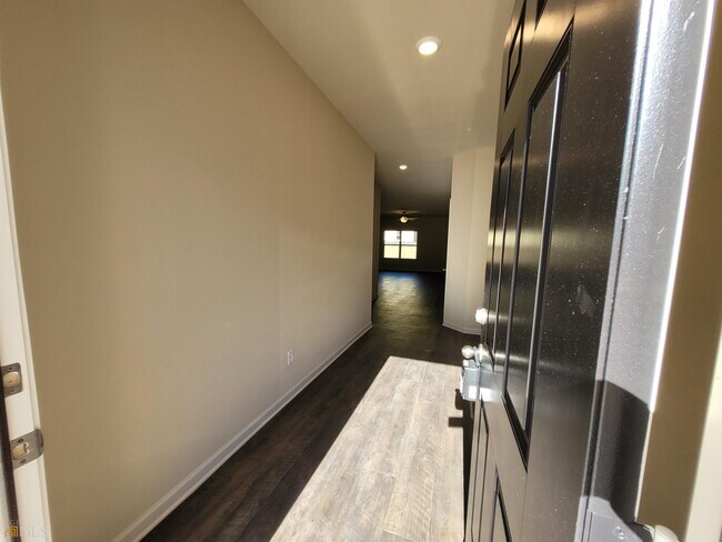 Building Photo - 102 Foley Dr