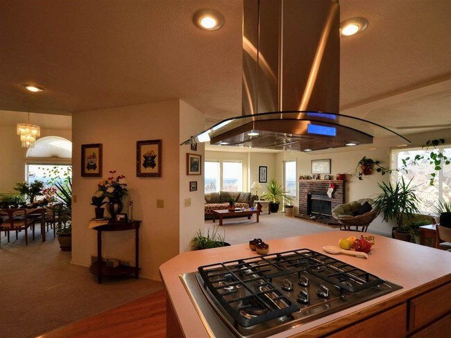 Building Photo - 5616 S Glendora Dr