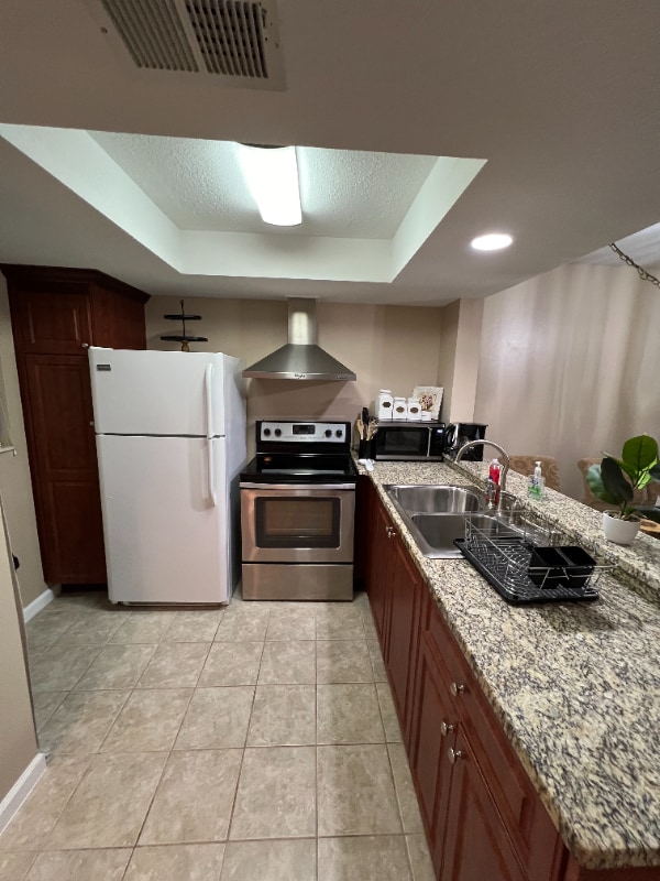 Foto del edificio - 702 Windsong Cir