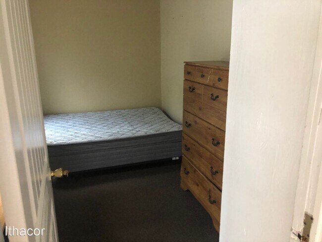 Foto del edificio - 8 br, 2 bath House - 25 Clayton Ave