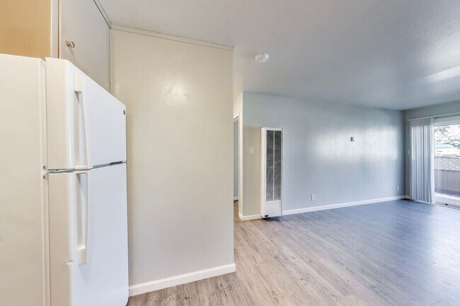 Foto del edificio - 22555 Linden St