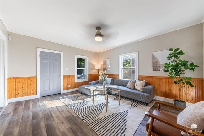 Foto del edificio - Beautiful, Spacious Home