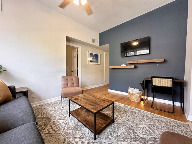 Foto del edificio - 906 N Damen Ave