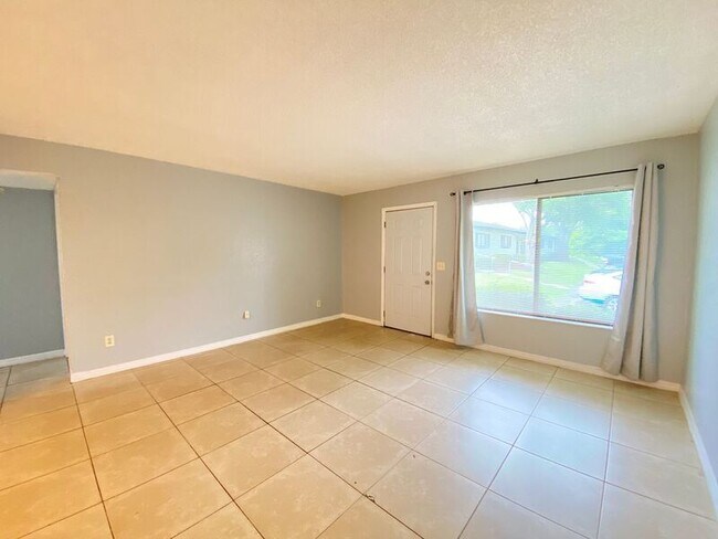 Foto del edificio - 605 Northlake Blvd