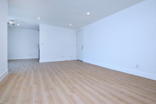 Interior Photo - A Santa Monica Sanctuary: 834 Fourth Street