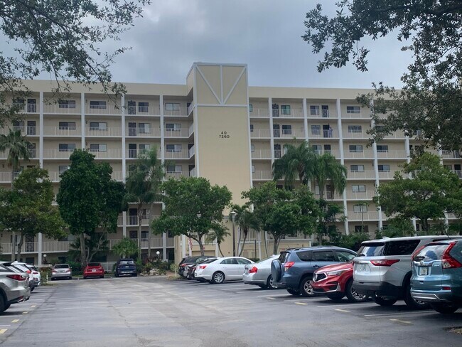 Foto del edificio - 7260 Kinghurst Dr