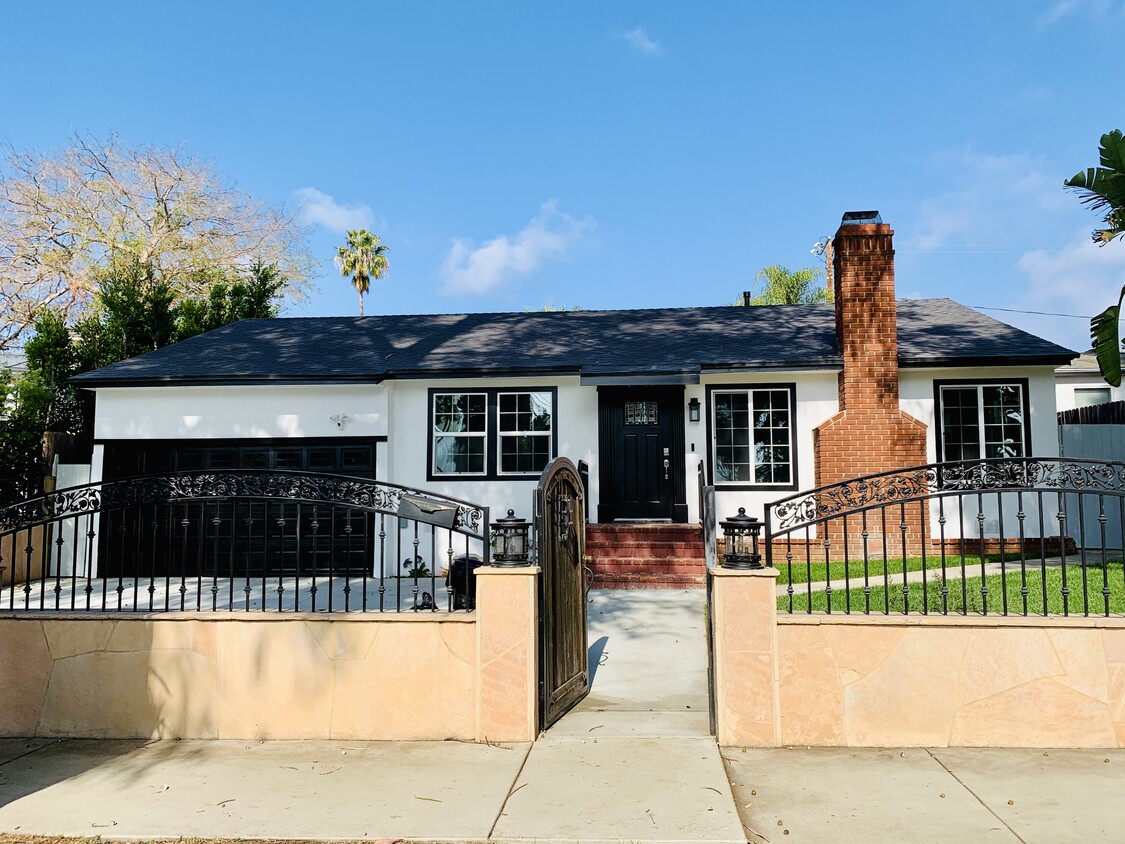 Front - 16969 W Sunset Blvd