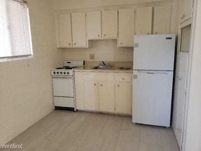 Building Photo - 1 br, 1 bath Apartment - 7534 E Osborn Rd